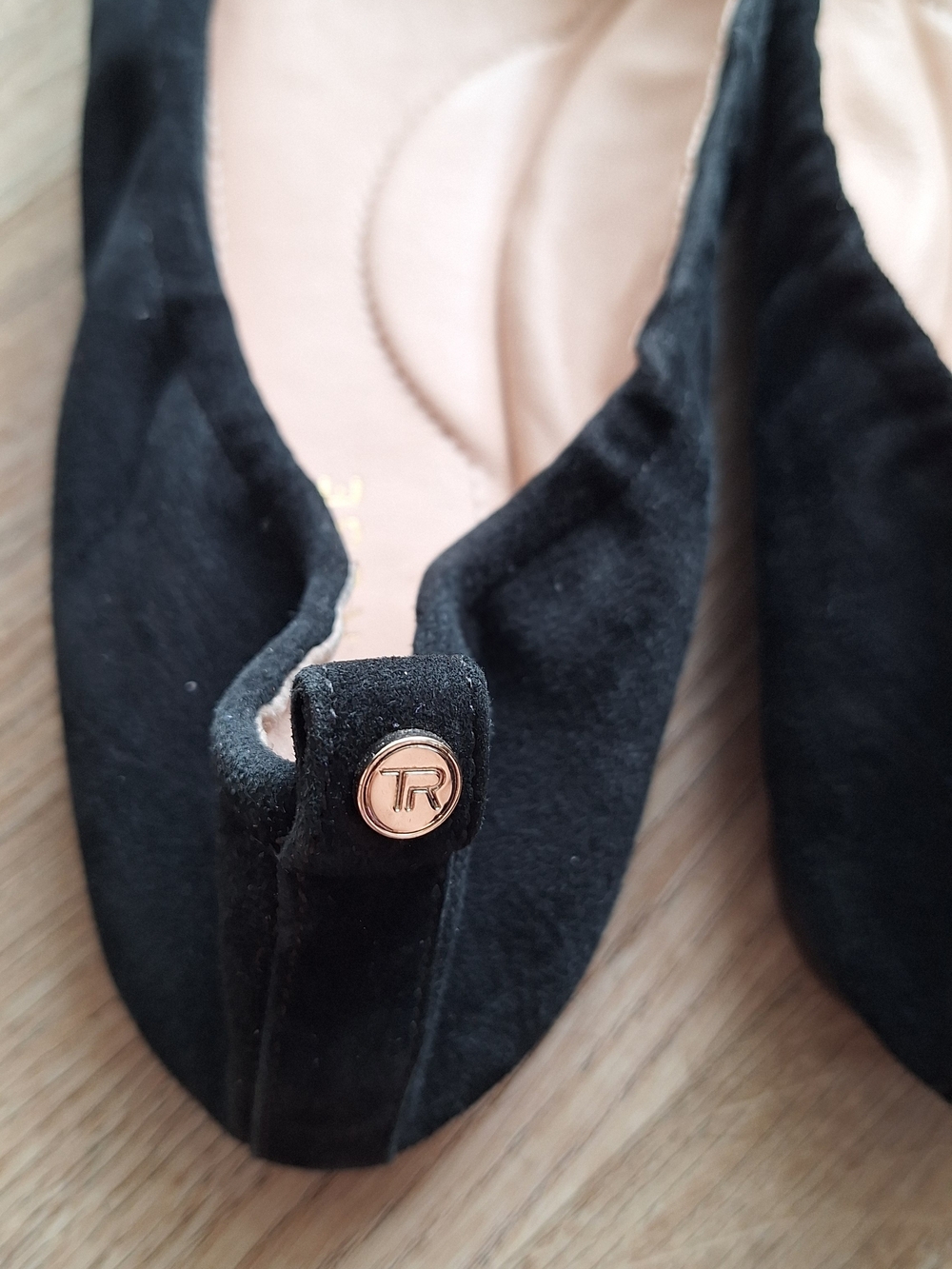 Taryn Rose Rosalyn Black Suede Ballet Flats Rose Detail Size - Picture 4 of 14